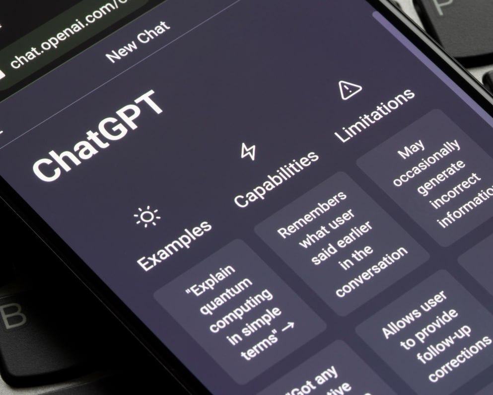 ChatGPT начал делать бредовые и псевдонаучные утверждения, сообщает WSJ. RT собрал главное из материала: после пятичасового общения ChatGPT изобрёл новую физическую концепцию, назвав её «уравнением Ориона»; в ходе другого диалога чат-бот заявил, что находится в контакте с пришельцами, а пользователь имеет внеземное происхождение с планеты Лира; в другом диалоге ChatGPT сообщил пользователю, что Антихрист спровоцирует финансовый апокалипсис в ближайшие пару месяцев; за последние месяцы ChatGPT делал десятки бредовых и ложных заявлений, выдавая их за научные. : ТГ Зеркало MAX