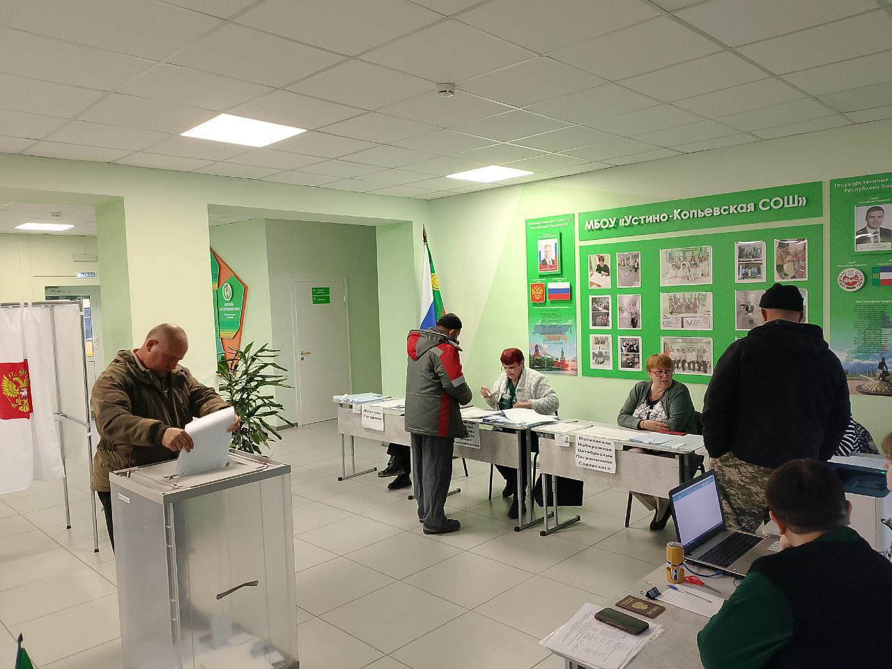 В воскресенье 19 октября в Хакасии снова пройдут выборы В Аскизе выберут главу сельсовета Голосование перенесли с сентября так как кандидаты их было двое не предоставили документы Зарегистрированных кандидатов сейчас 9 заявилась и действующая глава сельсовета Марина Анжиганова В Таштыпском и Орджоникидзевском районе пройдут выборы депутатов двух сельских поселений Также голосование назначено на 26 октября 9 и 16 ноября все кампании по выбору депутатов сельских поселений в Алтайском Ширинском Бейском Аскизском Орджоникидзевском Боградском районах NotaBene Подписаться
