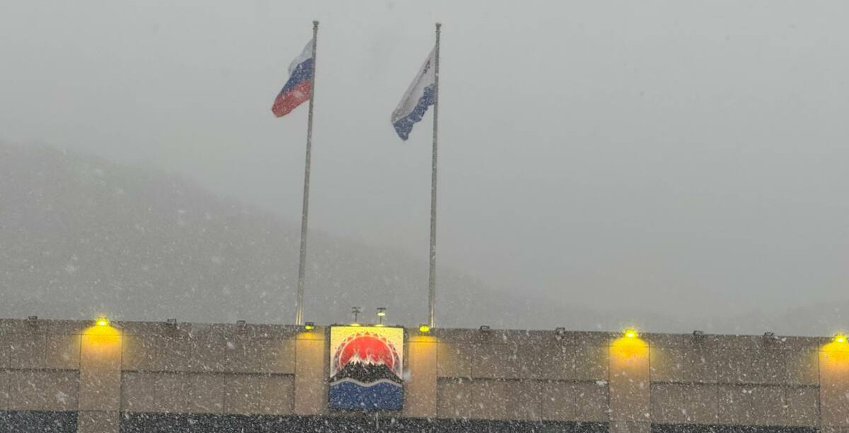 На Камчатке восстанавливают повреждённые циклоном линии тепло и энергоснабжения На Камчатке прошёл штаб по ликвидации последствий циклона В числе первоочередных задач восстановление линий тепло и энергоснабжения расширение магистралей и расчистка их ото льда Нажмите для подробностей kam24 ru news main 20251205 123402 html utm source telegram utm medium messenger