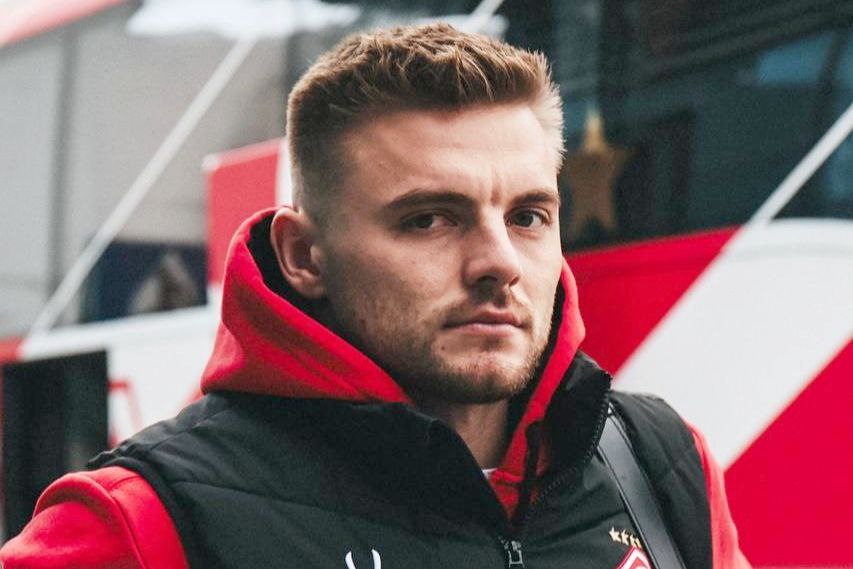 ОЛЕГ РЯБЧУК ПОЛУЧИЛ ВЫЗОВ В СБОРНУЮ МОЛДАВИИ Тренер молдавской сборной Лилиан Попеску сегодня объявил список игроков вызванных на два матча запланированных на ноябрь В заявку национальной сборной Молдавии вошёл защитник московского Спартака Олег Рябчук 13 ноября молдаване встретятся со сборной Италии на своём поле в седьмом матче отборочного турнира чемпионата мира 2026 года на стадионе Зимбру в Кишинёве Второй матч запланирован на 16 ноября также на стадионе Зимбру когда сборная Молдавии сыграет против Израиля