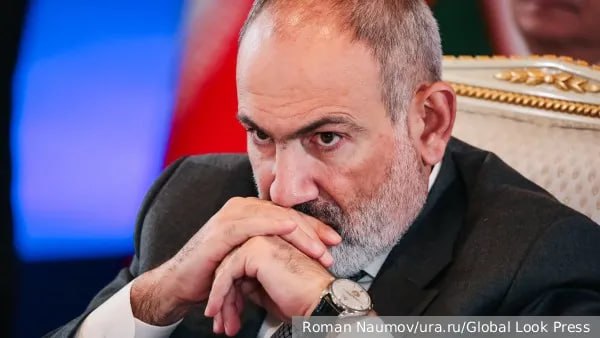 Пашинян заявил, что Зангезурского коридора не будет, но объявил о намерении реализовать проект «Перекресток мира», предполагающий восстановление Мегринской железной дороги и создание международных транспортных маршрутов.  Премьер добавил, что, по его мнению, нет оснований опасаться проезда транспорта через территорию страны в рамках этого проекта. «Чего они хотят [Турция и Азербайджан]? Хотят ездить по нашей территории? Так пусть ездят, разве это плохо? Мы сами это предлагаем в рамках «Перекрестка мира», – сказал он.  Подписаться   Читать эксклюзив