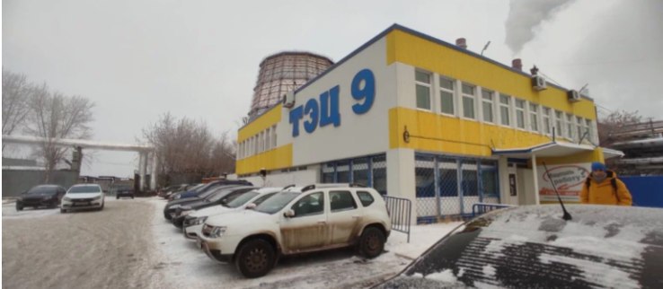 В Перми техдиректора осудили за пожар с погибшим на ТЭЦ 9 Суд в Перми признал виновным технического директора субподрядной организации в нарушении требований промышленной безопасности повлекшем смерть человека и крупный ущерб по ч 2 ст 217 УК РФ Об этом сообщает пресс служба СУ СКР по Пермскому краю Инцидент произошел в ноябре 2022 года на ТЭЦ 9 в Индустриальном районе Пожар начался из за некачественного монтажа маслопровода Следствие установило что технический директор не обеспечил контроль качества сварных соединений и представил заказчику ложную отчетность о полном выполнении работ В день аварии дефектный шов разорвался масло попало на раскаленные поверхности и загорелось В результате погиб сотрудник предприятия ущерб превысил 300 млн руб rbc perm