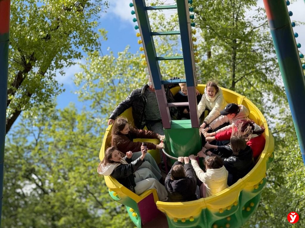 В парках Минска начали работать аттракционы Пожалуй, главным местом притяжения для детей на ближайшие месяцы станут парки аттракционов. В столице последние уже принимают посетителей. Узнали, как изменились цены и появились ли новые аттракционы #Минск Подпишись — Минская правда MLYN.by