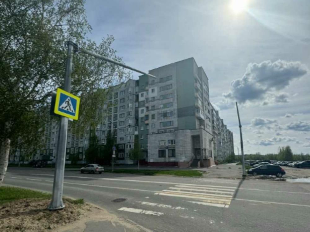 Прокуратура выявила дробление госконтракта в Северодвинске Виновные оштрафованы Предмет двух контрактов поставка и установка четырех опор для ремонта дороги на перекрёстке улицы Ломоносова и бульвара Строителей Цена более 600 тысяч рублей Указанные контракты искусственно раздроблены так как заключены с одним лицом преследуют единую цель профинансированы за счет средств местного бюджета в рамках одной муниципальной программы и объекта при этом действия заказчика направлены лишь на формальное соблюдение требований к закупкам у единственного поставщика установленные Федеральным законом от 05 04 2013 44 ФЗ пишет пресс служба областной прокуратуры В отношении руководителя заказчика возбуждено дело об административном правонарушении которое рассмотрено УФАС по Архангельской области Результат штраф 30 тысяч рублей Подробнее об ИП и санкциях примененных к нему читайте на сайте Фото пресс службы областной прокуратуры