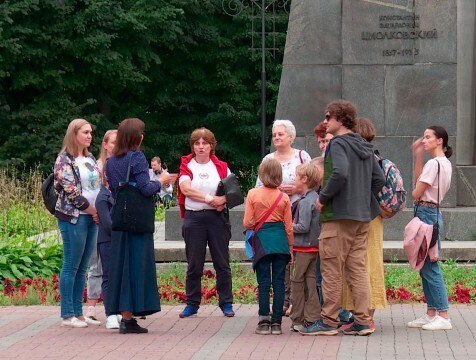 IX Всероссийский экскурсионный флешмоб пройдёт в Калужской области В центре развития туризма Калужской области сообщили о предстоящем IX Всероссийском экскурсионном флешмобе Уникальные экскурсии по Калуге Обнинску Боровску и Малоярославцу пройдут 27 сентября Мероприятия бесплатные Чтобы попасть на флешмоб необходимо зарегистрироваться на сайте ведомства http gtrk kaluga ru news obschestvo news 57461