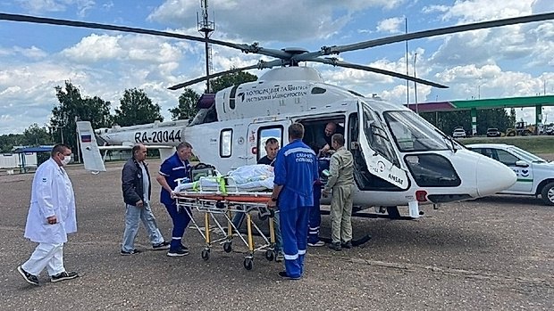 В Уфу доставили пострадавшего в ДТП ребёнка - БСТ В Бирске 6-летний ребёнок получил серьёзные травмы в ДТП с велосипедистом. Мальчика экстренно доставили в Республиканскую детскую больницу в Уфе с помощью санитарной авиации. Медики Бирской больницы оказали первую помощь и подготовили его к транспортировке. Своевременные действия позволили оперативно доставить пациента для дальнейшего лечения и восстановления. Моя Уфа. Подписаться Прислать новость
