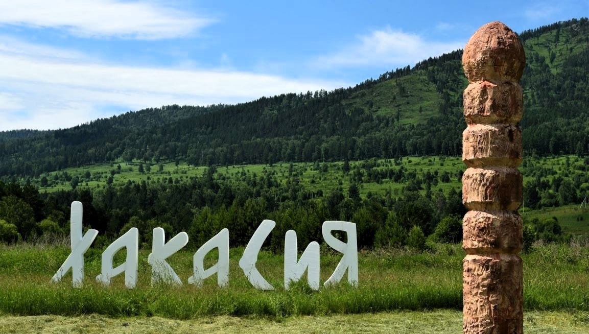 На сессии Верховного Совета Хакасии приняли закон об одноуровневой системе местного самоуправления в двух чтениях. Как и в Красноярском крае, районы и поселения объединят в округа, а глав муниципалитетов будут выбирать депутаты, а не жители прямым голосованием. За законопроект проголосовали 31 против 12. Закон вступит в силу только после его подписания главой республики, чего пока не произошло. Подпишитесь на «Иркутск политический»