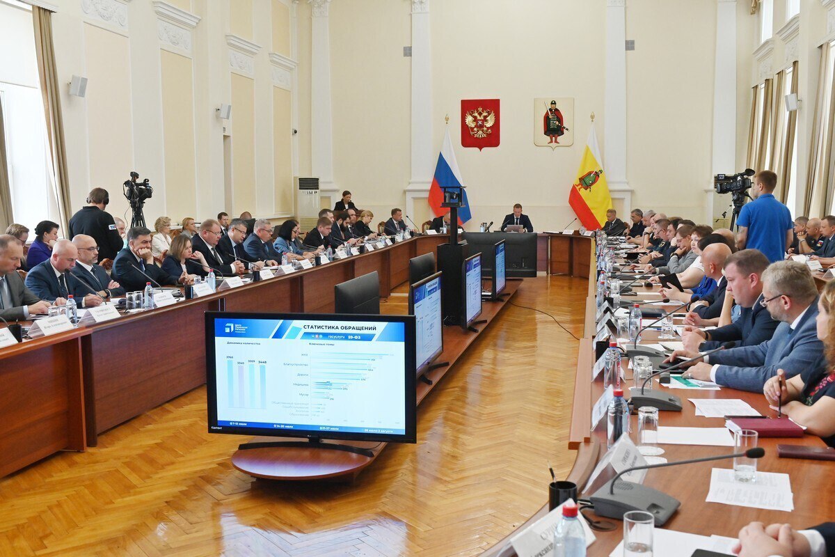 Губернатор прокомментировал премии за привлечение контрактников     На заседании Правительства Рязанской области губернатор Павел Малков объявил о введении нового вида регионального поощрения — денежных премий за содействие в привлечении граждан к заключению контракта с Минобороны.  ↗  Прислать новость   Подписаться