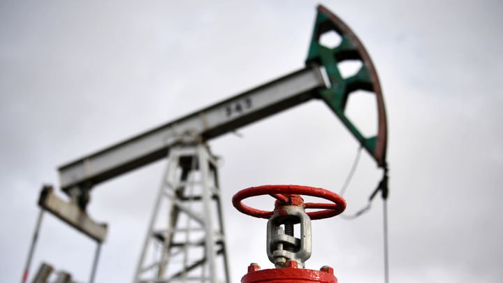 Добывавшая в Томской области РФ нефть ирландская компания Petroneft будет добровольно ликвидирована по решению своих акционеров.  Известно, что ранее ирландская компания владела несколькими активами в России, в том числе нефтедобывающим ООО «Линейное»  90% акций  и нефтесервисной компанией «Гранит констракшн». Также в числе ее активов значится ООО «Стимул-Т». Ликвидатором Petroneft назначен Дэвид Ван Дессель, который займется распределением активов компании между участниками в денежной форме или иным образом.