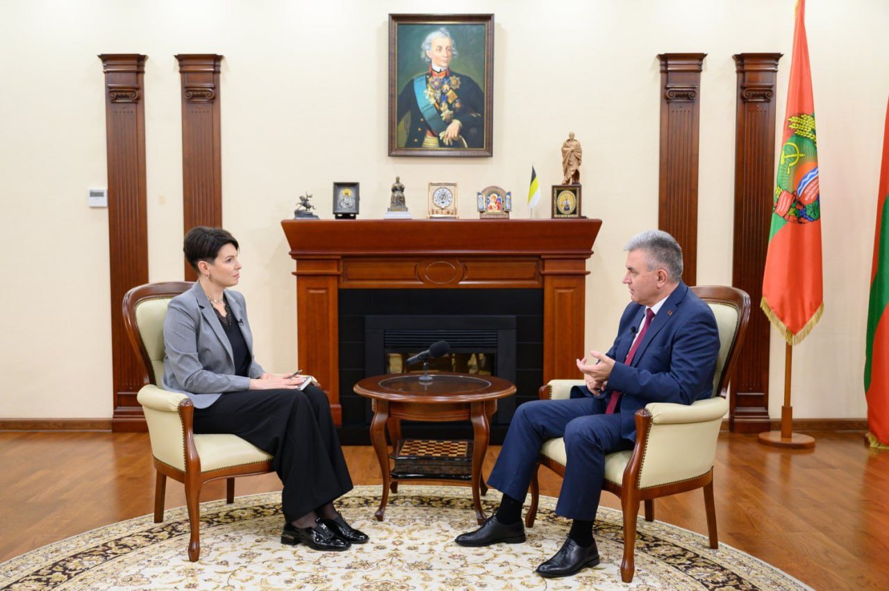 Приднестровье будет противодействовать всем попыткам запугать членов избирательных комиссий и сорвать выборы 30 ноября Вадим Красносельский в интервью Первому Приднестровскому телеканалу Президент призвал не поддаваться на провокации в том числе спецслужб Молдовы Надо прийти и сделать выбор Я не буду призывать голосовать за кого то Кого люди выберут тот и достоин Самое главное прийти и сделать свой выбор отметил Вадим Красносельский