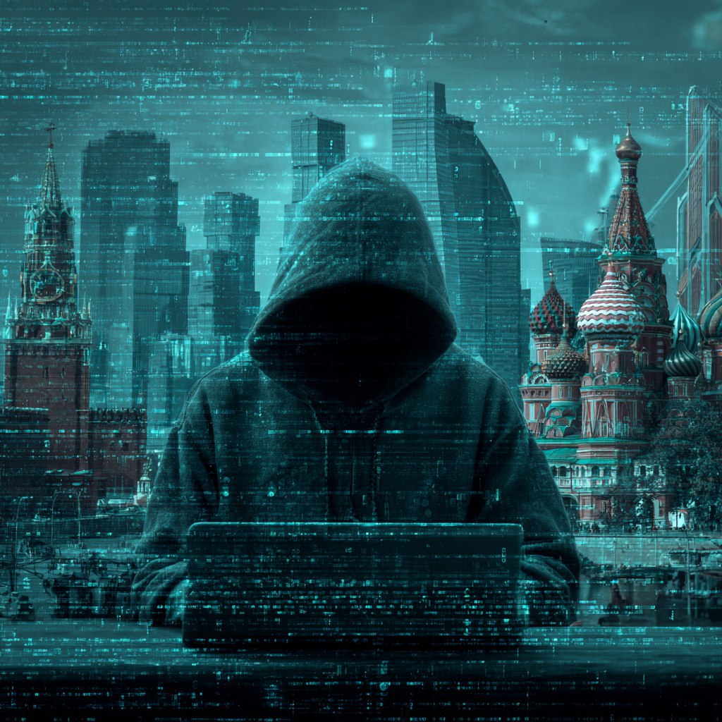 Русская школа кибербеза В МГТУ им Баумана и РТУ МИРЭА откроют два специализированных центра подготовки кадров в области информационных безопасности ИБ Об этом СМИ рассказали в Лаборатории Касперского Запуск будет на базе уже существующих кафедр ИБ Обучение в них будет проходить по единой программе Открытие центров проходит по приказу Минобрнауки от октября 2025 Представители министерства и вузов в отличие от бизнеса проект не комментируют Лаборатория Касперского уже радостно вписалась в партнёры обоих вузов Как пишут СМИ среди других бизнес участников обучения будут Positive Technologies Security Vision и Бастион Центры будут обучать как по программам высшего так и дополнительного профессионального образования На базе центров хотят создать киберполигоны и лаборатории где будущие ИБ спецы будут обкатывать свои навыки Пока не очень понятно кто именно возьмётся за оборудование этих центров Подозреваем что во многом финансирование этих центров будет внебюджетным Компании заинтересованы в подготовке своих ИБ шников и белых хакеров это чувствуется по энтузиазму Касперского Для вузов МГТУ им Баумана и МИРЭА такое партнёрство хороший шанс получить дополнительное финансирование раз и обновить текущие направления рыночной практикой два Главное чтобы больше проблем с аудиторами не возникало   Эдтехно