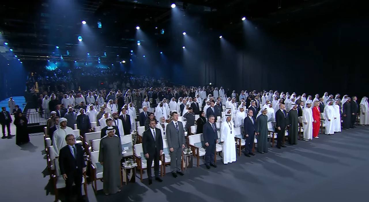 Владимир Максимов посетил церемонию открытия Игр Будущего Президент Международного комитета Дети Азии Владимир Максимов по приглашению организационного комитета принял участие в торжественной церемонии открытия Игр Будущего 2025 которая состоялась сегодня 17 декабря в выставочном центре ADNEC в Абу Даби В рамках Игр будущего запланированы не только соревнования но и Саммит фиджитал спорта Участие в Саммите и ознакомление с новейшими дисциплинами демонстрируют открытость Международного комитета Дети Азии к новым спортивным форматам Игры будущего это актуальный формат для молодежи в реалиях современного мира Объединение киберспорта и физической активности может стать мощным инструментом для привлечения детей и молодежи к занятиям спортом Уверен что дух инноваций и здоровой конкуренции который царит на этих соревнованиях полностью соответствует ценностям Комитета направленным на развитие подрастающего поколения через спорт отметил Владимир Максимов Международный комитет Дети Азии желает всем участникам Игр будущего 2025 ярких побед честной борьбы и незабываемых впечатлений childrenofasia