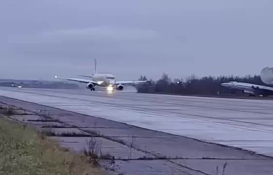 Суперджет с российскими двигателями успешно прошел испытания на защиту от воды