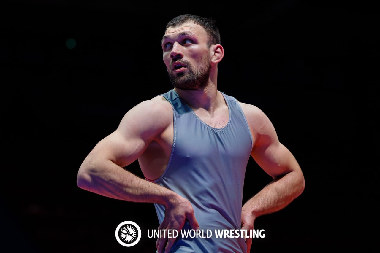 Алан Остаев стал чемпионом России по греко-римской борьбе Осетинский борец стал сильнейшим в весовой категории до 87 кг. В финальной схватке победил дагестанца Милада Алирзаева со счетом 8-5. Отметим, бронзовым призером турнира в весовой категории до 55 кг стал еще один осетинский борец Виталий Кабалоев. В схватке за бронзу спортсмен одолел представителя Алтайского края Алихана Асланова со счетом 9:0. Фото: United World Wrestling