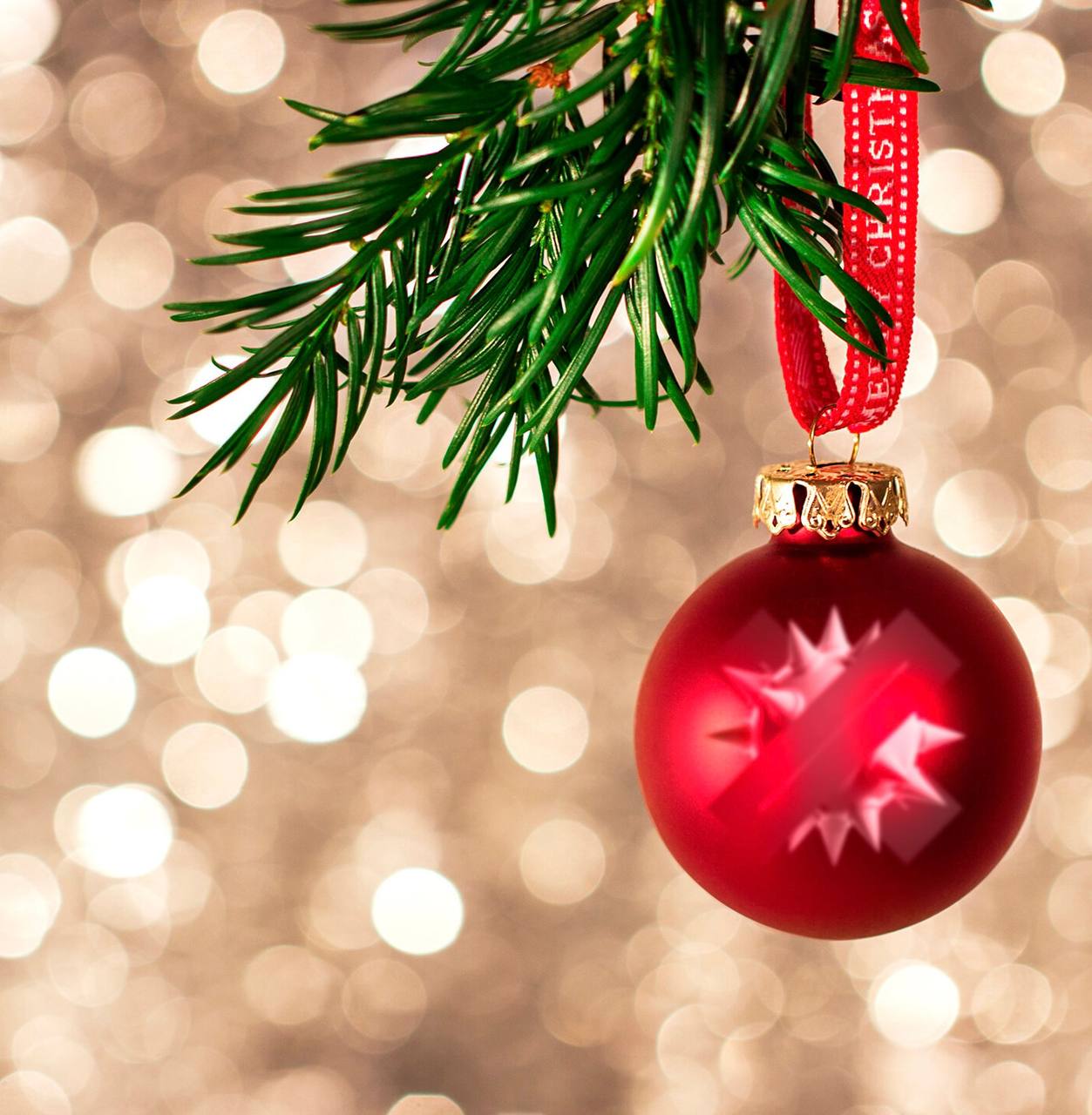 Никаких чертей в РПЦ высказались о новогодних игрушках Иеромонах Феодорит заявил что верующим не стоит вешать на ёлку кощунственные украшения фигурки демонов и прочую нечисть Шарики мишура и нейтральные фигурки можно Всякие черти нет что хочу то и вешаю сейчас в 21 веке будем запрещать украшения на ёлку НМШ