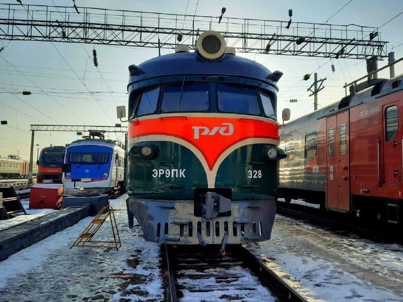 Ретро-поезд, выпущенный в столице Латвии в 70-х годах, будет курсировать на туристических маршрутах Приморья   «Круглая» электричка, восстановленная специалистами моторвагонного депо Иркутск-сортировочный, отправится на днях в депо приписки на станцию Первая Речка во Владивостоке.