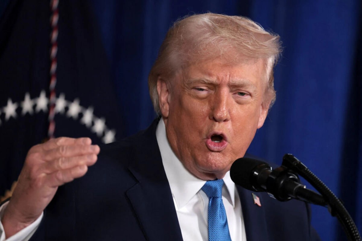 Трамп объявил о пошлинах для стран сотрудничающих с Ираном Президент США заявил что любая страна ведущая бизнес с Ираном будет облагаться пошлиной в 25 на все торговые операции с США Решение вступает в силу немедленно Этот приказ является окончательным и однозначным написал Трамп в своей соцсети Truth Social Читайте Газету Ru в MAX