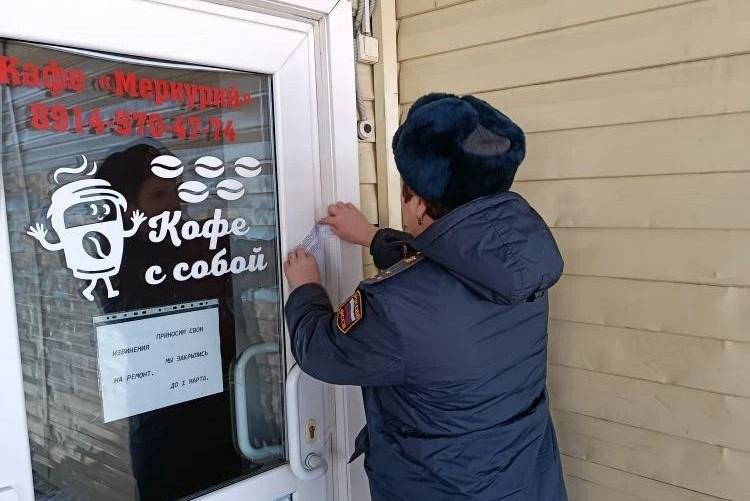 Гостиницу и кафе Меркурий в Циолковском закрыли на месяц из за несоблюдения требований пожарной безопасности В заведении обнаружили проблемы с работой пожарной сигнализации средств оповещения и управления эвакуацией при пожаре а также несоответствие эвакуационных выходов требованиям пожарной безопасности ampravda