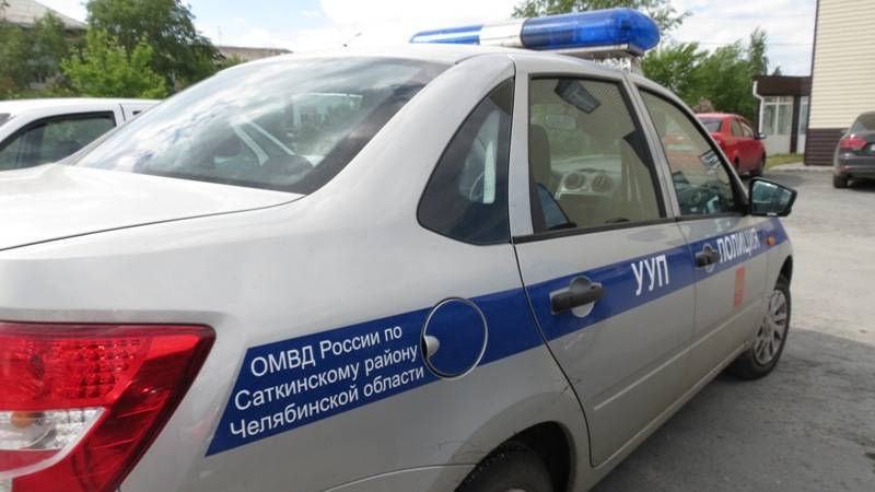 В Саткинском округе орудовал лесной браконьер Житель Саткинского округа Челябинская область незаконно вырубал хвойные деревья, находившихся на участке защищённой среды. Раскрыли незаконную рубку деревьев сотрудники отдела экономической безопасности и противодействия коррупции ОМВД России по Саткинскому району. Как сообщает сегодня, 12 мая, пресс-служба ГУ МВД России по региону, 38-летний мужчина, ранее привлекавшийся к уголовной ответственности, осуществил незаконную рубку сосны без каких-либо разрешительных документов. Добытую древесину он использовал в личных целях. Ущерб, нанесённый лесному хозяйству Саткинского района, оценивается примерно в 154 тысячи рублей. Следственный отдел ОМВД России по Саткинскому району возбудил уголовное дело по части третьей статьи 260 УК РФ Незаконная рубка лесных насаждений в особо крупном размере . URALPRESS.RU