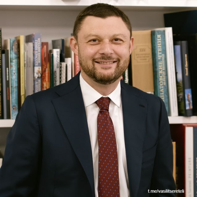 Внук Зураба Церетели Василий избран президентом Российской академии художеств РАХ , сообщают информагентства со ссылкой на пресс-службу академии. Василий Церетели – скульптор и живописец, известен произведениями разных жанров в России и за рубежом, а также как куратор ряда крупных выставочных проектов. С 2009 года занимал должность вице-президента РАХ, 29 апреля, после смерти Зураба Церетели, назначен исполняющим обязанности президента академии.