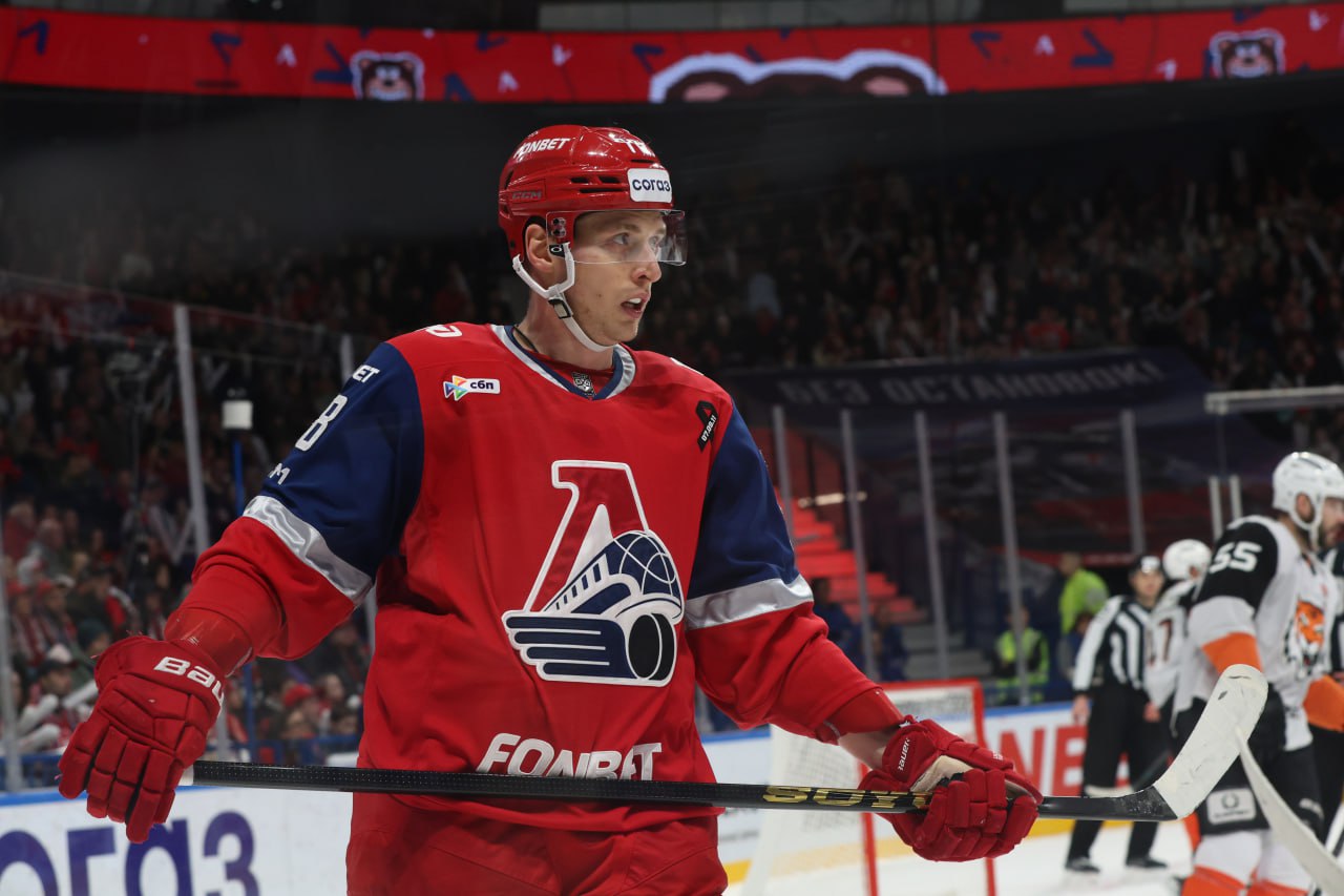 Максим Шалунов подписал новое соглашение с Локомотивом до 2028 года Об этом сообщила пресс служба команды Форвард выступает за ярославский клуб с 2021 года В текущем сезоне он набрал 27 очков 18 9 в 48 матчах В прошлом сезоне Шалунов стал автором победного гола в заключительном матче финальной серии Кубка Гагарина против Трактора В 2019 м он впервые стал обладателем Кубка Гагарина выступая за ЦСКА news matchtv РИА новости Неелов Ярослав