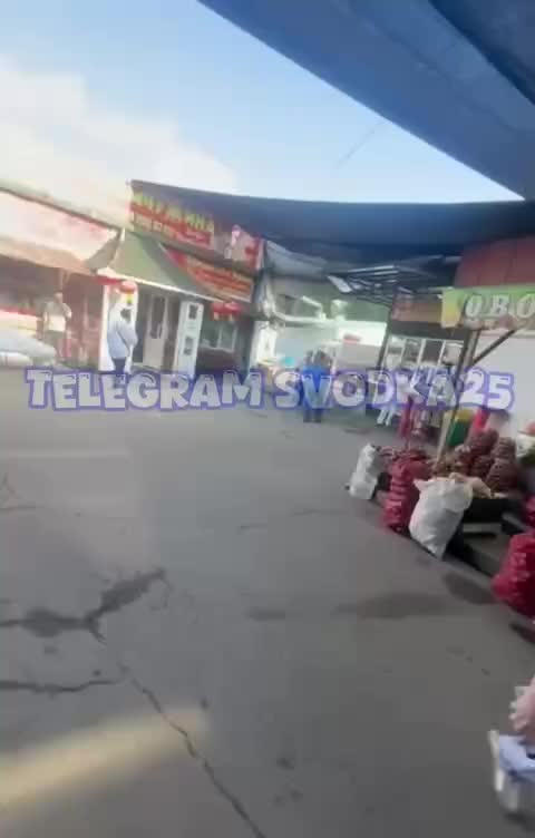 Во Владивостоке сносят кафе Добрыня и Аня на Спортивном рынке