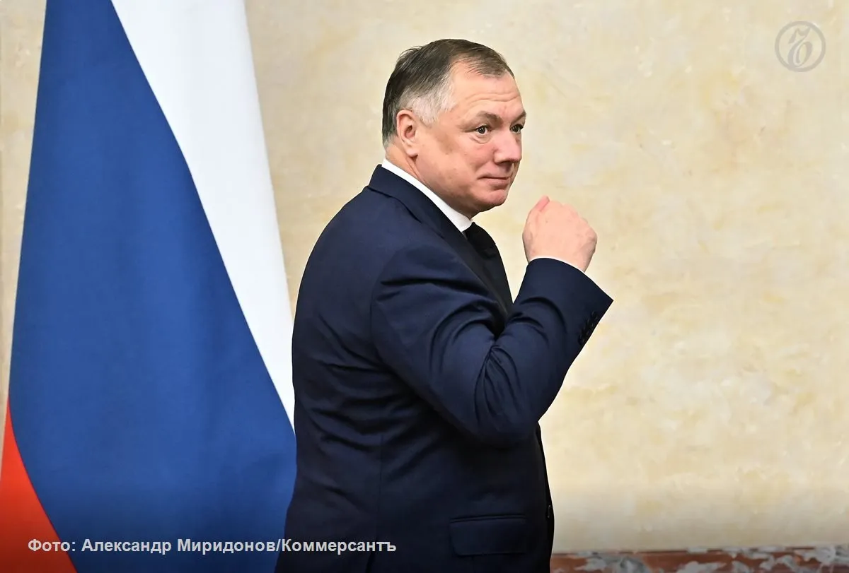 Запас прочности у застройщиков исчерпан заявил вице премьер России Марат Хуснуллин По его словам изменения в правилах выдачи семейной ипотеки снизят объемы ипотечного кредитования что ударит по строительному рынку и приведет к рискам для отрасли Мы запас прочности свой который у нас был у строителей у девелоперов с 2024 года уже выбрали Дальше нас уже нельзя давить дальше это уже риски для отрасли сказал господин Хуснуллин Он добавил что рынок живет за счет денег дольщиков Подписывайтесь на Ъ в MAX в Telegram