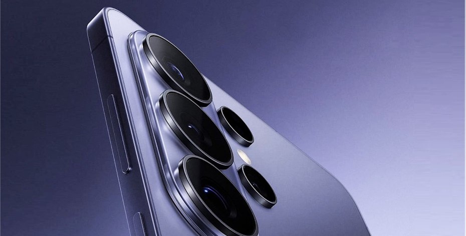 Раскрыты цены на всю линейку Samsung Galaxy S26 в России Сайт MT Today со ссылкой на анонимный источник раскрыл предполагаемые цены на Samsung Galaxy S26 для России Базовая модель с 256 ГБ памяти будет стоить 94 990 рублей версия на 512 ГБ 109 990 рублей Galaxy S26 оценён в 109 990 и 124 990 рублей за 256 и 512 ГБ соответственно Топовый Galaxy S26 Ultra обойдётся в 139 990 рублей за 256 ГБ 159 990 рублей за 512 ГБ и 209 990 рублей за версию с 1 ТБ и 16 ГБ ОЗУ Презентация новинок состоится 25 февраля 2026 года старт продаж намечен на март В Европе цены вырастут на фоне дефицита памяти но российские ценники оказались ниже стартовых цен Galaxy S25 Поставляемые в Европу модели S26 и S26 получат процессор Exynos 2600 а S26 Ultra Snapdragon 8 Elite Gen 5 В России смартфоны будут доступны через параллельный импорт без официальной гарантии от Samsung iguides