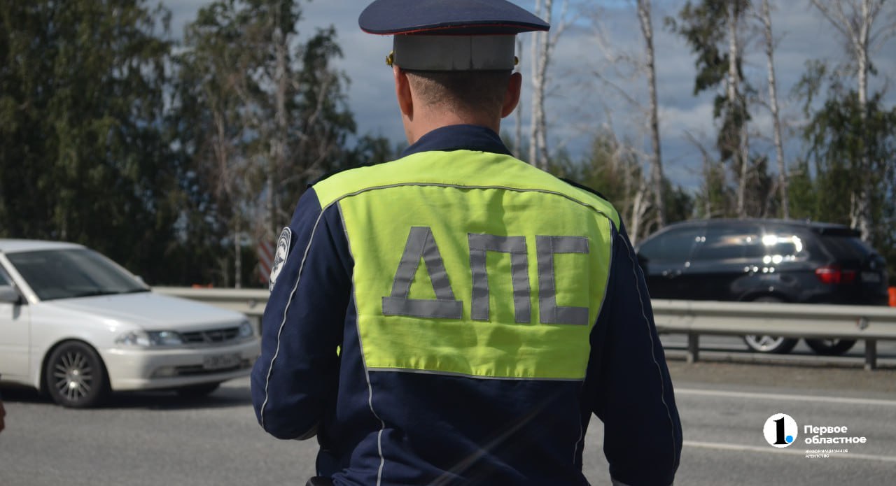 В Копейске пьяный угонщик устроил ДТП с пострадавшими 19 летний парень распивал спиртное со своим товарищем и в какой то момент ему пришла идея покатать своих друзей на машине Поскольку своей у него не было он угнал авто своего собутыльника Тот обратился в полицию Вскоре инспекторы нашли заявленный автомобиль Угонщик не справился с управлением и въехал в дерево В результате и сам пострадал и друзей покалечил Все они госпитализированы Виновник ДТП привлечен к административной ответственности за пьяную езду и нарушение ПДД Отдельно следствие будет рассматривать угон машины Подписаться Прислать новость Подпишись на МАХ