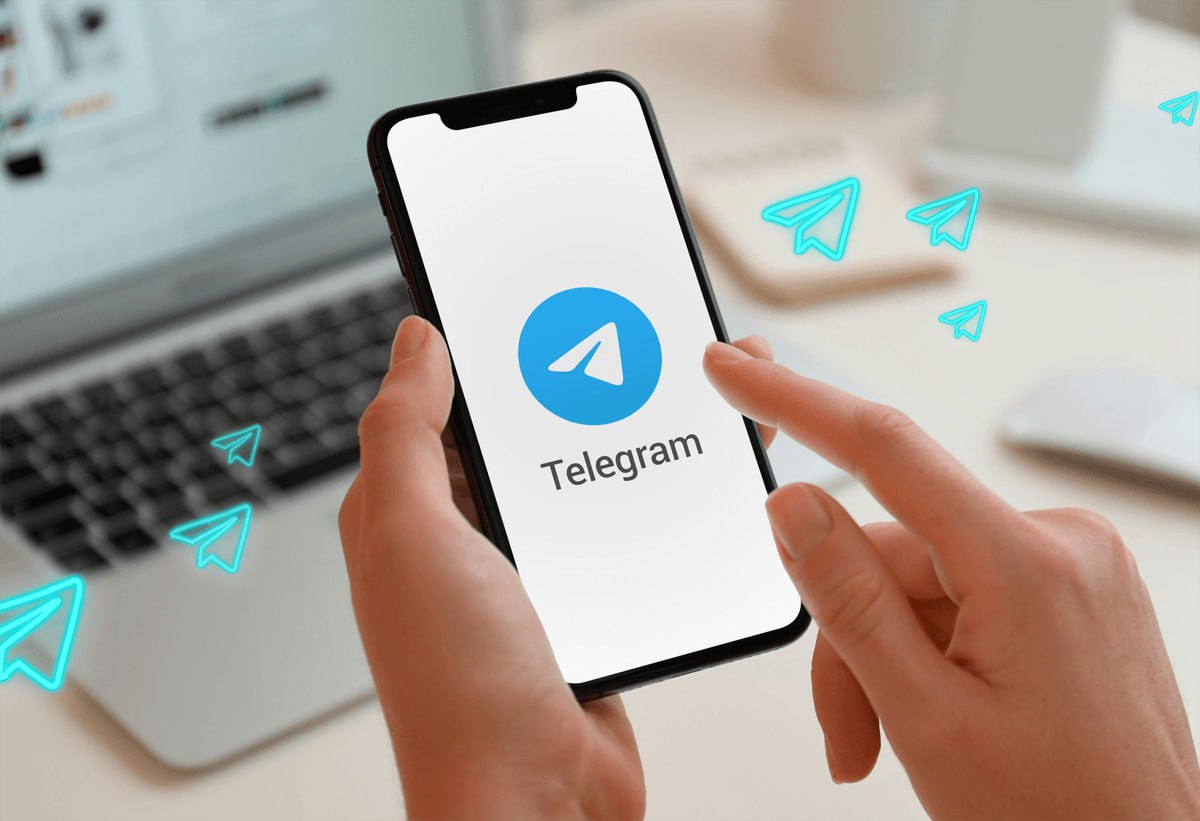 Стоимость рекламы в категории Fashion в Telegram выросла почти в 2 раза  Во 2-м квартале 2024 года стоимость одного просмотра  CPV  в крупных Telegram-каналах с аудиторией более 50 тыс. подписчиков в категории «Мода и стиль» выросла более чем в 2 раза — с 1,2 до 2,6 руб. Это связано с падением вовлеченности  ERR  на 7,2 п. п., до 13%. При этом стоимость размещения  CPP  для рекламодателей в сфере одежды и аксессуаров увеличилась незначительно — с 20 600 до 20 700 руб.  Безрозницы   Новости ритейла