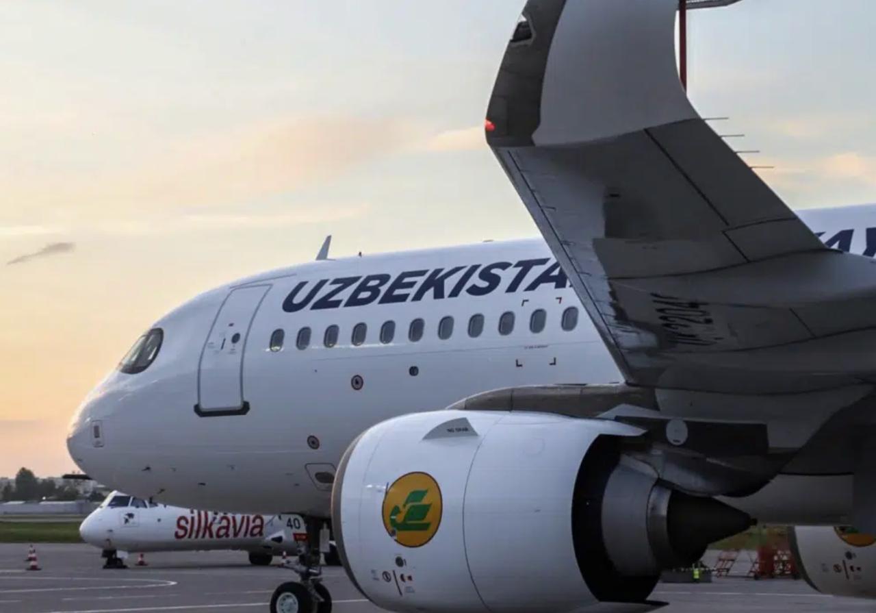 UzAirways опровергла сообщения об опасном сближении самолета с бизнес джетом Компания UzAirways прокомментировала информацию о сближении самолета Uzbekistan Airways и бизнес джета в воздухе над Серпуховым Uzbekistan Airways опровергла эти сведения Компания заявила что рейс был выполнен 28 сентября экипаж строго соблюдал все правила управления воздушным движением Все эшелоны обеспечивались в соответствии с установленными правилами и процедурами соблюдались необходимые интервалы между воздушными судами Система предупреждения о приближении воздушных судов не сработала Никаких возражений или жалоб на экипаж со стороны диспетчерской службы Московского аэроузла не поступало отметили в компании Telegram Facebook Instagram LinkedIn Сайт