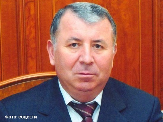 Обыски проходят у основателя «Анжи», госсекретаря Дагестана Магомеда-Султана Магомедова. По данным SHOT, силовики работают на адресах госслужащего и его родственников В 2021 году Магомедова назначили государственным секретарём Республики Дагестан. Он также являлся депутатом Государственной думы 6-го созыва, основателем и бывшим президентом махачкалинского футбольного клуба «Анжи».