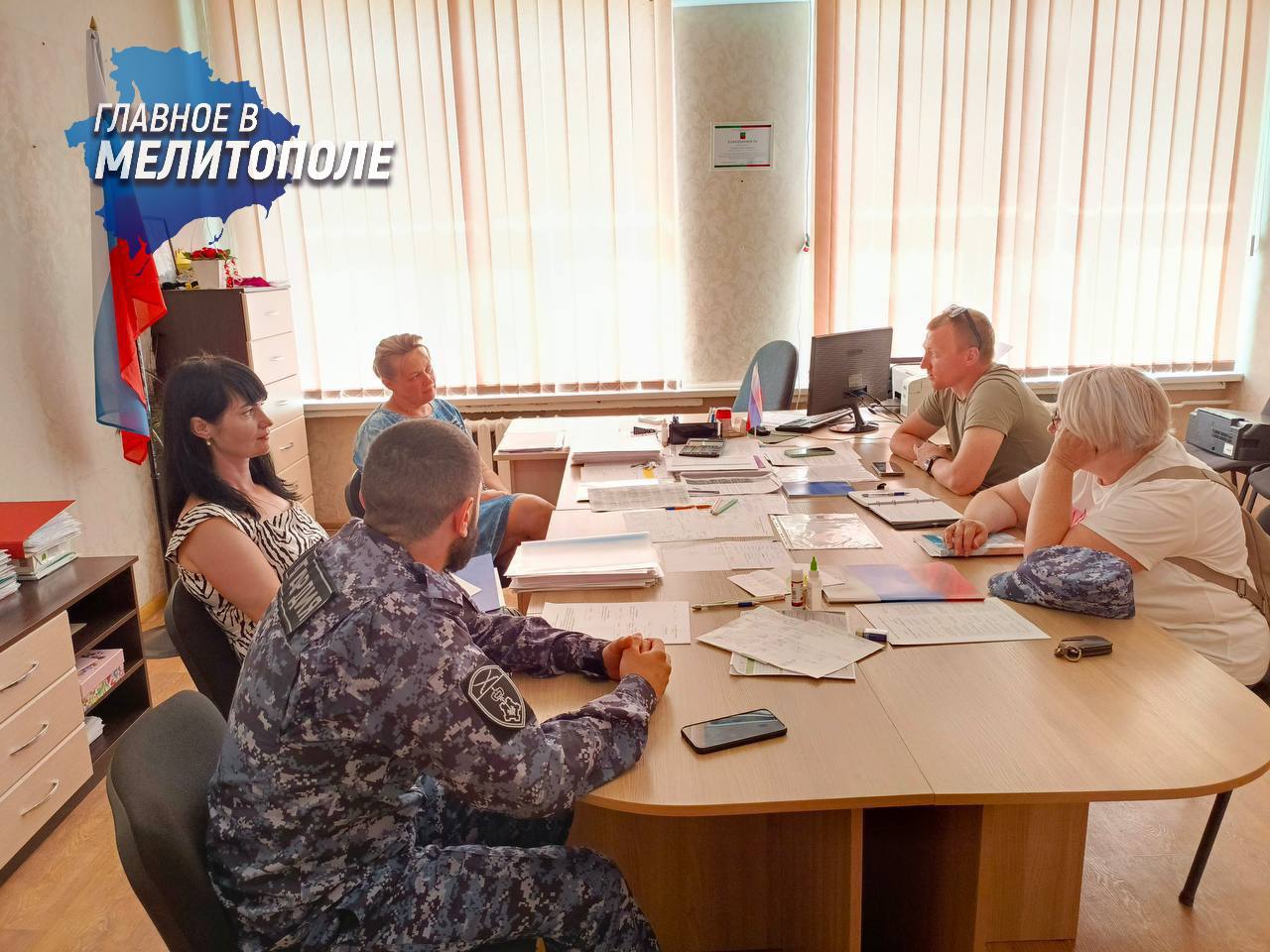 В Запорожской области проходит масштабная выездная проверка готовности всех образовательных учреждений к новому учебному году В проверке с 30 июня по 31 июля будут участвовать представители Министерства образования и науки, Роспотребнадзора и Росгвардии, с целью обеспечить безопасность, комфорт и высокое качество образовательного процесса для учащихся и педагогов. Во время визитов специалисты проводят комплексный осмотр по ключевым направлениям, включая соблюдение санитарных норм, уровень антитеррористической безопасности, состояние дорожной сети и прилегающей территории, доступность зданий, исправность электрооборудования и укомплектованность кадрами. Результаты проверок помогут выявить и оперативно устранить возможные недочеты, гарантируя полную готовность образовательных учреждений Запорожской области к началу нового учебного года.