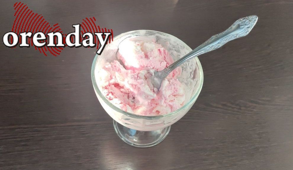 Orenday Оренбург В Оренбуржье задержали 12 тонн мороженого из Казахстана без документов На российско казахстанском участке госграницы в районе МАПП Маштаково 22 ноября сотрудники Россельхознадзора совместно с ПУ ФСБ по Оренбургской области пресекли попытку незаконного ввоза более 12 3 тонны казахстанского мороженого Проверка показала что у грузоперевозчика не было документов подтверждающих происхождение сырья из безопасных хозяйств одобренных для экспорта в РФ согласно ветеринарным требованиям Кодекса здоровья наземных животных подробнее на канале Orenday Оренбург