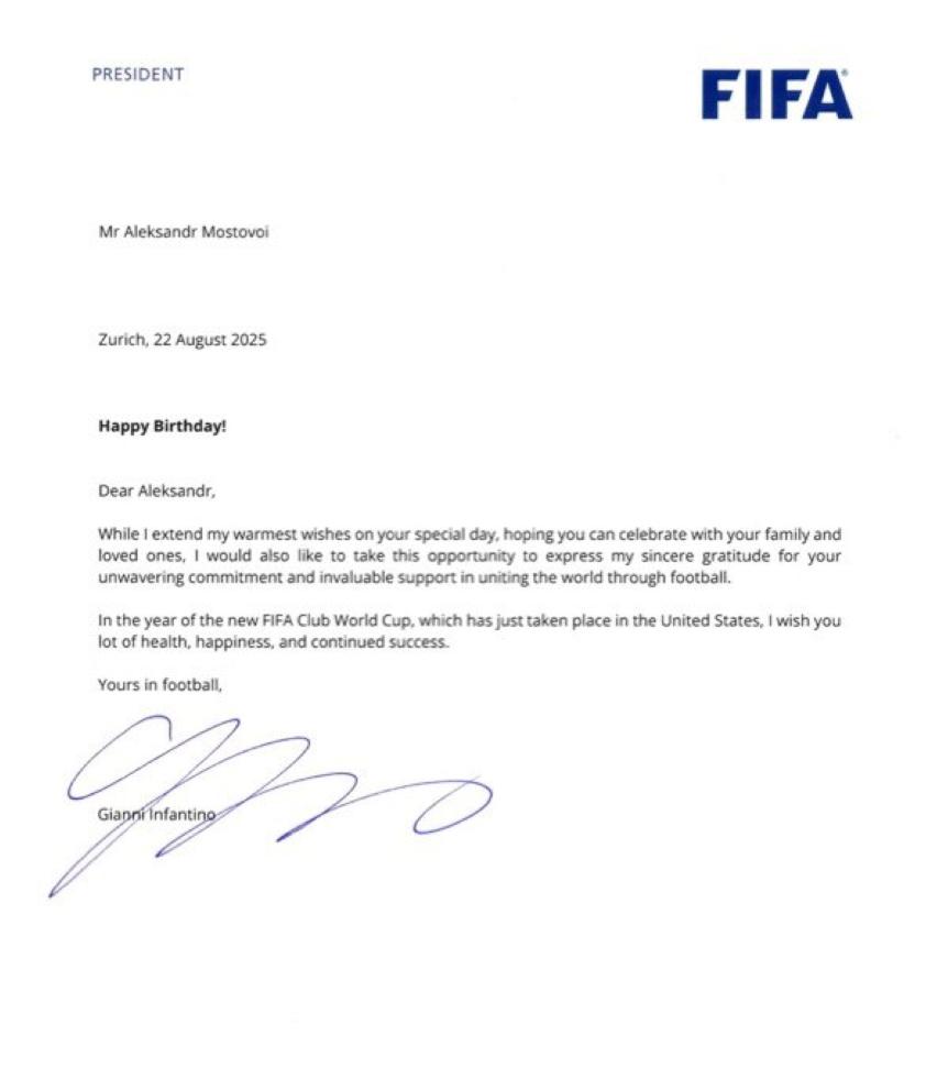 Президент FIFA Джанни Инфантино впервые за несколько лет направил письмо российскому футболисту Поздравления с днем рождения от него получил бывший игрок сборной России и Спартака Александр Мостовой Сам спортсмен отметил что для него это честь От Первого Лица Бусты