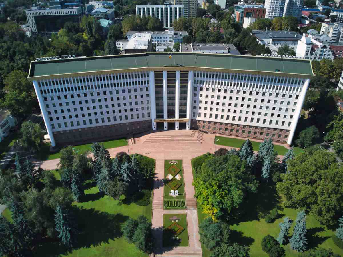 Первое заседание нового парламента Молдовы состоится 22 октября
