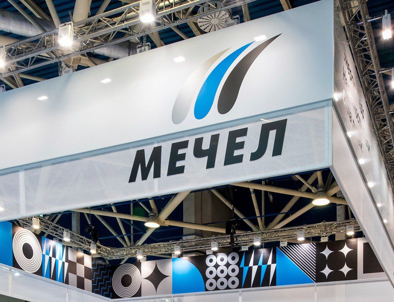 Кирилл Зюзин назначен заместителем генерального директора по финансам Ранее занимавшая пост заместителя генерального директора по финансам Нелли Галеева покинула компанию Руководство ПАО Мечел выражает благодарность Нелли Рафаиловне за её вклад в развитие компании Кирилл Игоревич Зюзин опытный профессионал с большим стажем работы на руководящих должностях в Группе Мечел Глубокое понимание финансовых процессов и операционной деятельности позволит ему эффективно решать поставленные задачи и способствовать достижению стратегических целей компании Кирилл Игоревич обладает разноплановым опытом который он приобрел в управленческой вертикали Группы Мечел Я рад приветствовать его в новой должности Уверен что его профессиональные навыки и компетенции будут способствовать дальнейшей оптимизации финансовых потоков позволят сохранить устойчивость компании в текущих условиях работы отметил генеральный директор ПАО Мечел Игорь Хафизов