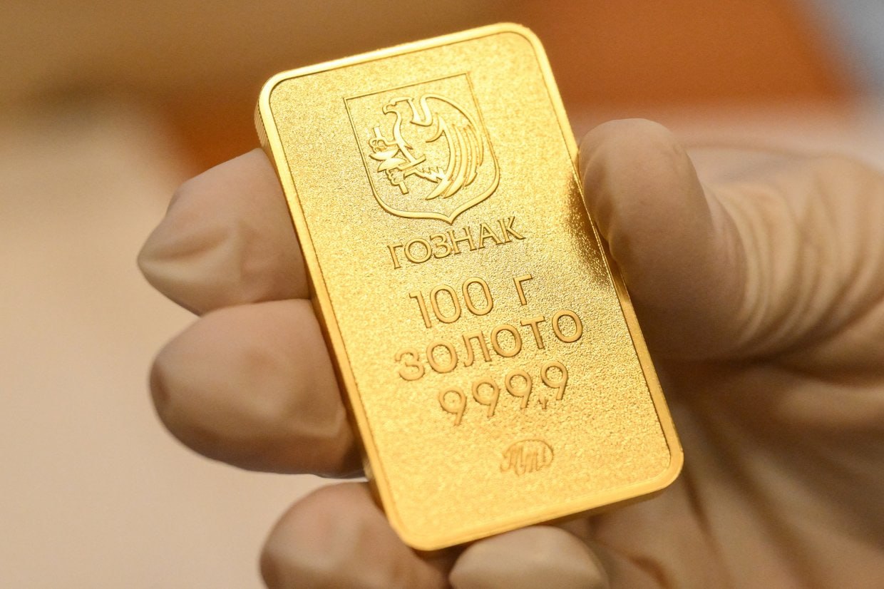 Золотой запас России впервые в истории превысил 400 млрд Доля золота в российских активах увеличилась до 48 3 по сравнению с 43 3 на начало января Это наибольший уровень с января 1995 года тогда удельный вес желтого металла составлял 54 8 хотя стоимость была на уровне всего 4 6 миллиарда долларов Подписаться на Российскую газету в Читать нас в MAX