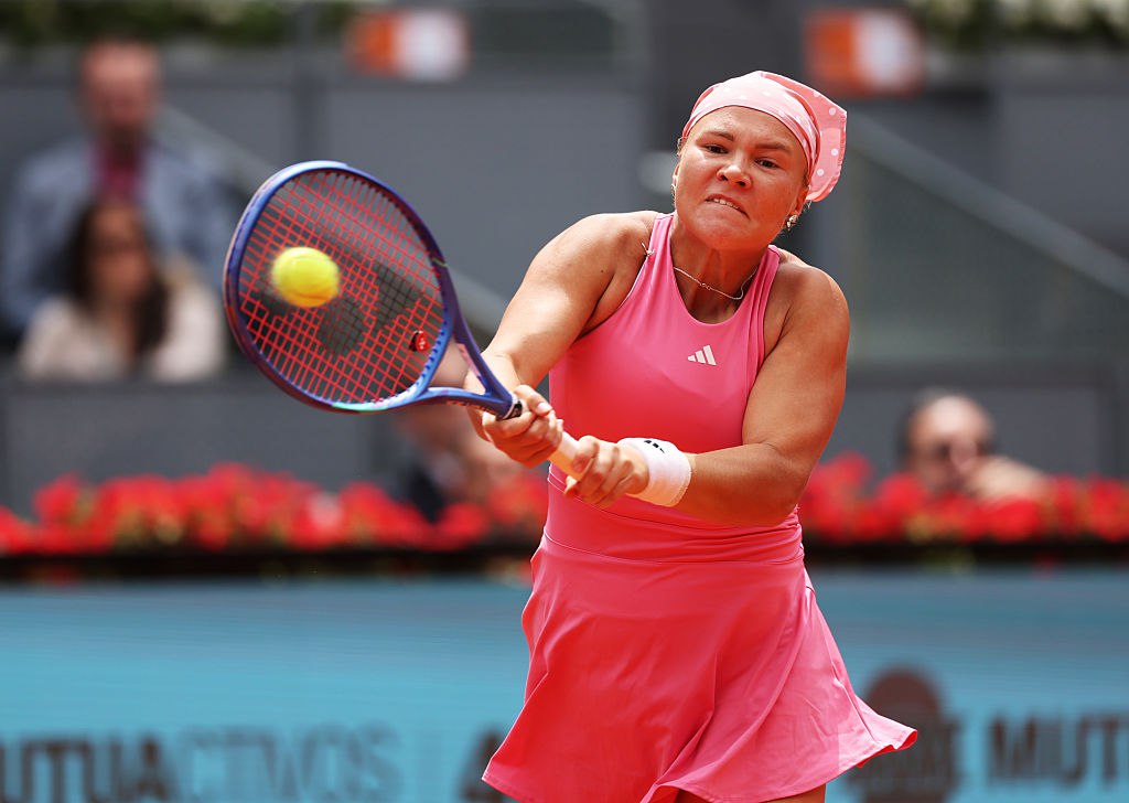 Вторая ракетка России вышла в 1/8 финала «тысячника» WTA в Риме Российская теннисистка Диана Шнайдер вышла в четвертый круг турнира категории WTA 1000 в Риме. В третьем круге 21-летняя Шнайдер, посеянная на турнире под 13-м номером, победила румынку Жаклин Кристиан, 57-ю ракетку мира, со счетом 6:3, 6:3. В 1/8 финала Шнайдер сыграет с победительницей пары Элизе Мертенс Бельгия — Джессика Пегула США . Getty Images -канал «РБК Спорт»