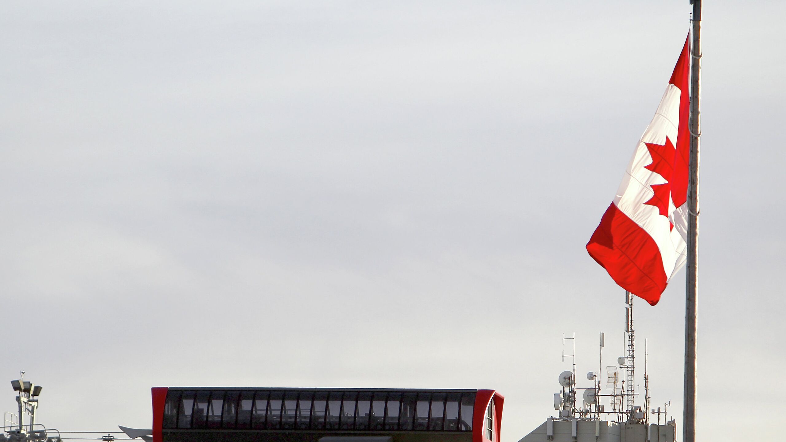 Представители администрации президента США Дональда Трампа несколько раз встречались с активистами ведущими деятельность по отделению провинции Альберта от Канады сообщает издание Financial Times со ссылкой на источники По словам источников знакомых с ходом переговоров лидеры Проекта процветания Альберты группы крайне правых сепаратистов стремящихся к независимости западной провинции трижды встречались с представителями Госдепартамента США в Вашингтоне с апреля прошлого года пишет издание Отмечается что в феврале они планируют провести еще одну встречу чтобы запросить кредитную линию в размере 500 миллиардов долларов для финансирования провинции в случае если референдум о независимости будет одобрен При этом по словам источников знакомых с позицией США Вашингтон вряд ли окажет какую либо материальную поддержку сепаратистскому движению однако эти переговоры подчеркивают напряженность в отношениях между Вашингтоном и Оттавой