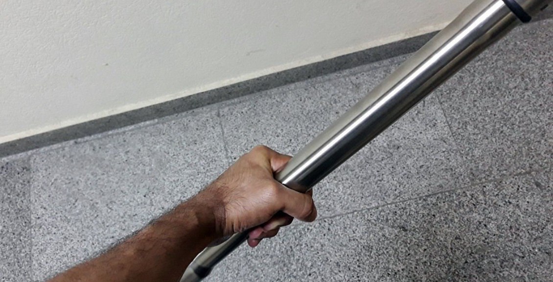 На Камчатке военнослужащий избил работника аптеки металлической трубой На Камчатке возбуждено уголовное дело в отношении 36 летнего военнослужащего Его подозревают в нападении с металлической трубой на сотрудника аптеки Нажмите для подробностей kam24 ru news main 20251201 123236 html utm source telegram utm medium messenger