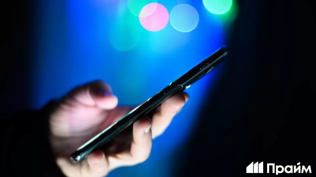 Мошенники распространяют в мессенджерах объявления об оказании услуг по уборке и вывозу снега сообщила представитель МВД Ирина Волк Аферисты предоставляют поддельные договоры и сопроводительные документы согласовывают дату и время работ количество единиц техники и даже ее государственные регистрационные знаки Волк добавила что после получения предоплаты связь прекращается аккаунты и телефоны блокируются а граждане лишаются сотен тысяч рублей Подписывайтесь на ПРАЙМ в MAX