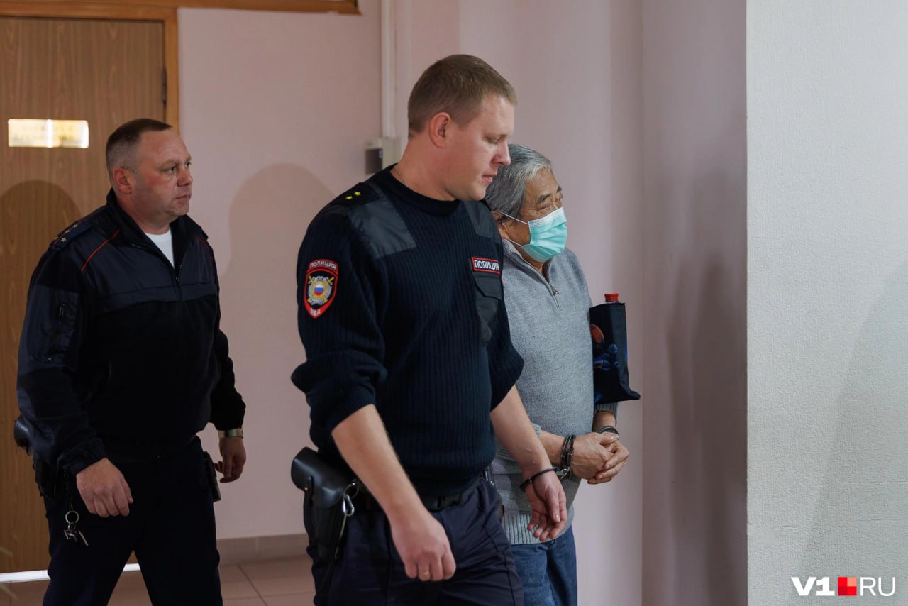 Сегодня 20 ноября ожидается оглашение приговора Александру Паку задавившего многодетную женщину и скрывшего с места трагедии Присяжные единогласно признали его виновным Последнее слово за судьей Дмитрием Туленковым Читайте новости Волгограда в MAX