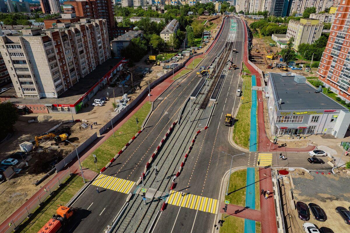 На строительство улицы Крисанова в Перми выделят дополнительные 1 43 миллиона рублей которые ранее планировалось направить на участок улицы Строителей Эти средства пойдут на продолжение дороги от шоссе Космонавтов до улицы Пушкина после утверждения законопроекта о корректировке краевого бюджета на 2025 2027 годы Подпишитесь на нас в ТГ MAX ВК Прислать материал