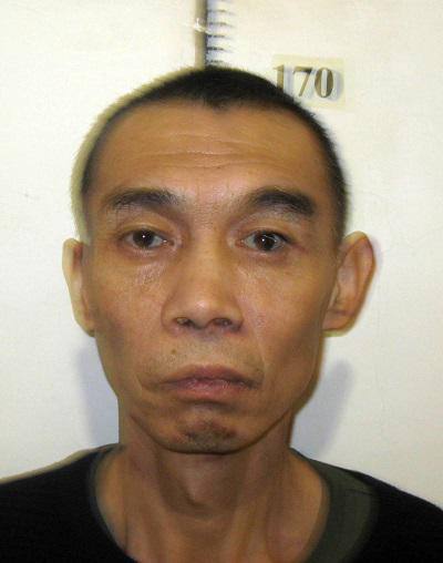 В Приморье разыскивают сбежавшего осужденного Гражданин Китая совершил побег из колонии поселения 37 которая находится с Дзержинское Октябрьского района Здесь он отбывает наказание за то что незаконно пересек границу Правоохранительные органы проводят проверку усилили контроль в этом районе ГУФСИН просят приморцев оказать содействие в установлении местонахождения осуждённого Приметы рост 170 175 телосложение среднее короткая стрижка волосы темные глаза карие Был одет черный пуховик до колена с капюшоном штаны темного цвета ботинки зеленого цвета с изображением красной эмблемы символика Китая Напомним в колонии поселения осужденные содержатся без охраны но под надзором администрации Они пользуются правом свободно перемещаться по территории учреждения без конвоя и покидать территорию с разрешения администрации В настоящее время проводятся оперативно разыскные мероприятия Если вы располагаете какой либо информацией о местонахождении указанного лица следует сообщить в отдел розыска ГУФСИН России по Приморскому краю по телефонам 8 423 2305 327 дежурная часть 8 423 2305 311 02 или в ближайшее отделение полиции Вести Приморье в МАХ