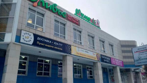 После массового отравления детей хоккеистов в Архангельске закрыли столовую Группа спортсменов из Свердловской области приехала в город на соревнования 22 января Через несколько дней 8 подростков попали в больницу с симптомами острой кишечной инфекции У заболевших подтвердили норовирус второго типа Заведение Оливье на улице Тимме где питались спортсмены приостановило работу Проверка выявила в кафе серьёзные санитарные нарушения