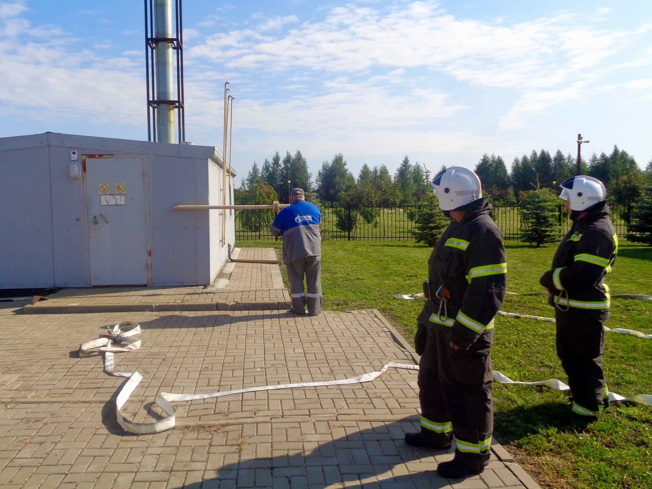 Газовики отработали действия при ЧС на Прохоровском поле На территории Музея заповедника Прохоровское поле прошли учебно тренировочные занятия Сотрудники прохоровской газовой службы совместно со смежными организациями отработали на практике действия по локализации и ликвидации последствий аварии на опасном производственном объекте БелгородскаяОбласть Газпром Газораспределение Белгород Безопасность Прохоровка