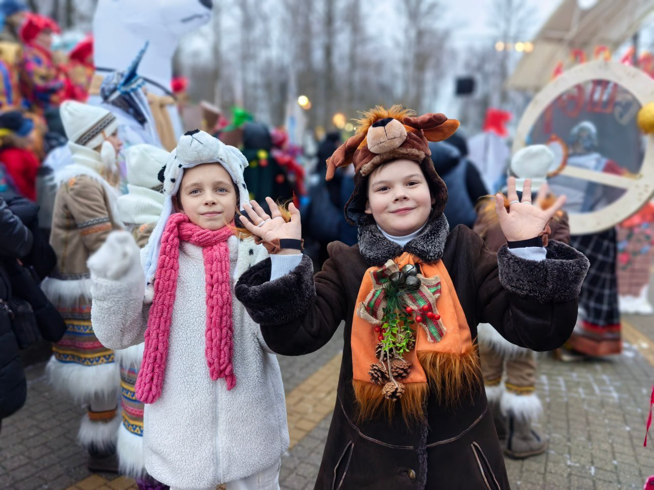 В Сестрорецком парке Клина сегодня прошел XIV Зимний уличный карнавал    В нем традиционно принял участие главный волшебник страны – Дед Мороз из Великого Устюга. В этом году темой карнавала стали «пословицы и поговорки». Смотрите, какие необычные костюмы были у участников