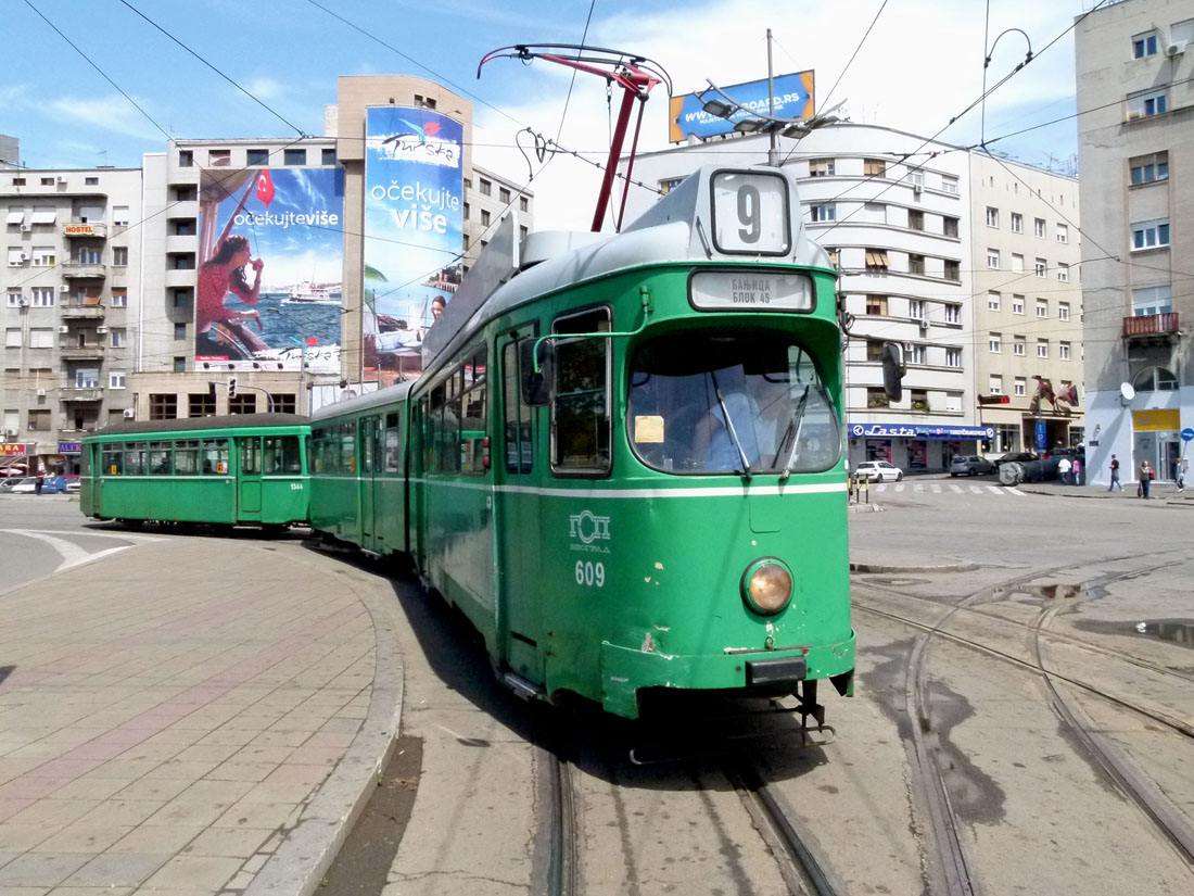 Общественный транспорт в Белграде станет бесплатным для всех с 1 января  О планах рассказал мэр города Александр Шапич. Также он заявил, что в следующем году в городе не останется подвижного состава старше двух лет.  Похоже, Белград может стать крупнейшим по численности населения городом в мире  более 1 млн человек  с полностью бесплатным общественным транспортом.  Подобные примеры существуют в Европе и мире: в Таллине весь транспорт бесплатный для местных жителей, во французском Дюнкерке он бесплатный для всех, а Люксембург — целая страна с населением около 670 тыс. жителей, где никому не нужно платить за транспорт. Ещё в ряде городов есть отдельные линии трамваев или автобусов, которые являются бесплатными для всех.