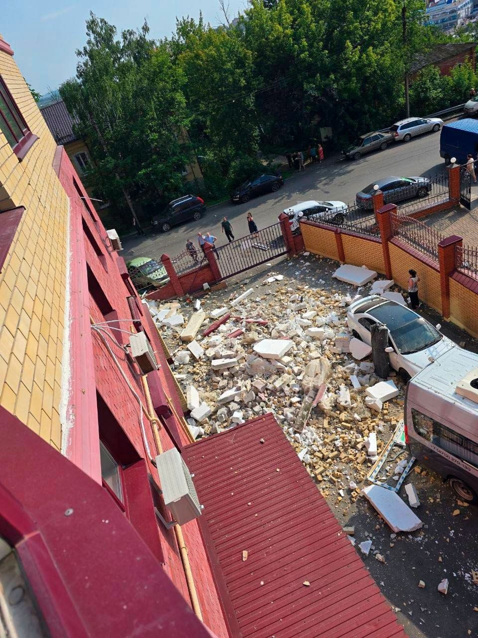 Взрыв в жилой многоэтажке в центре Курска: есть пострадавшие — СМИ UPD: Произошёл взрыв газа, сообщает региональный СК.
